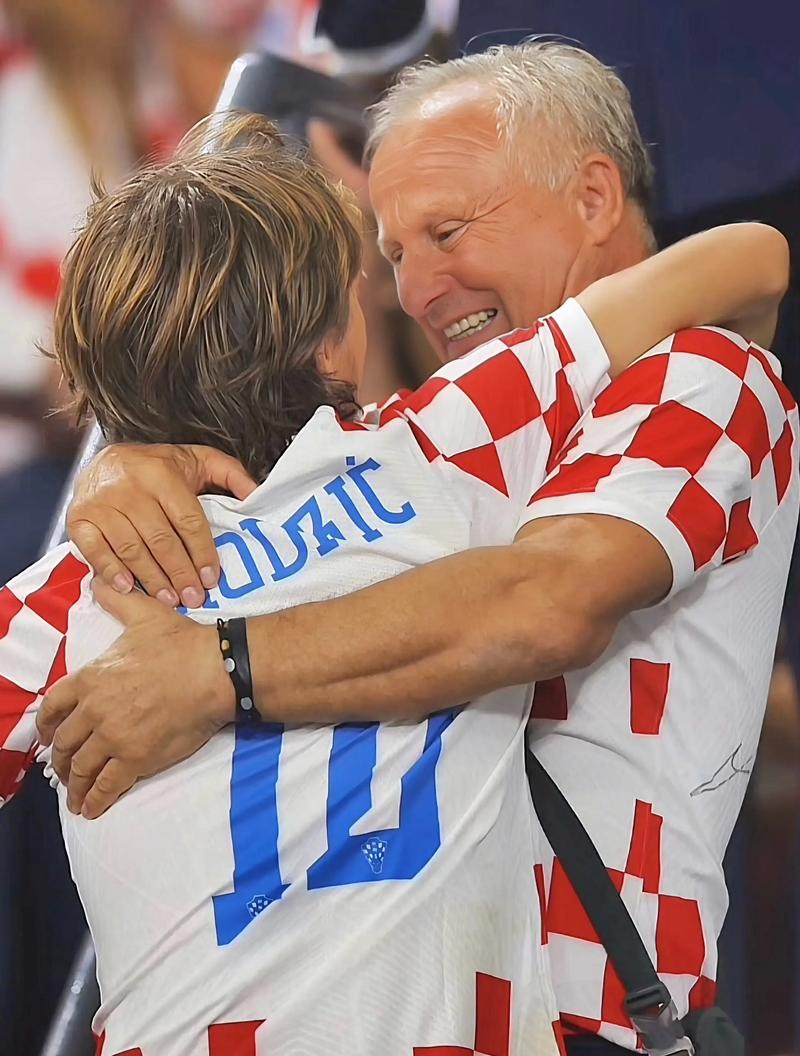 勇士缺阵库里遭惨败，巴特勒表现疲软，热火两小将逆袭